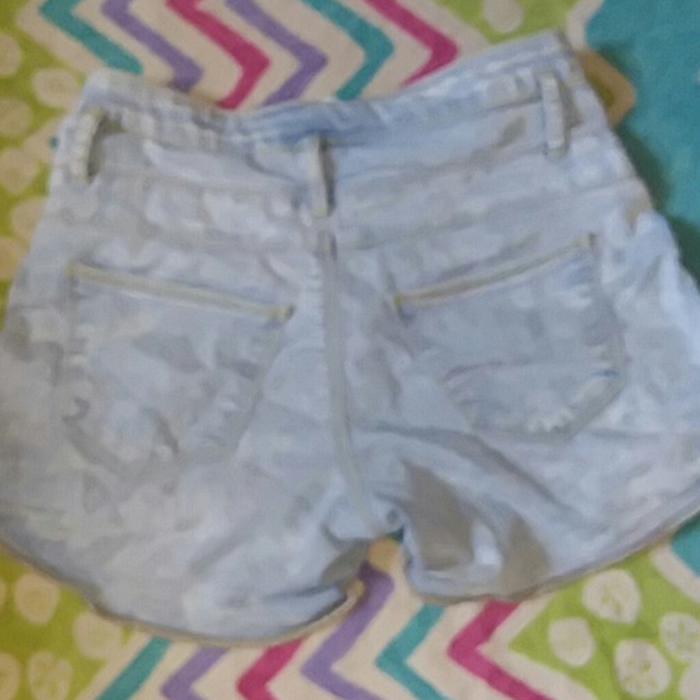 Shorts - Picture 3 of 3